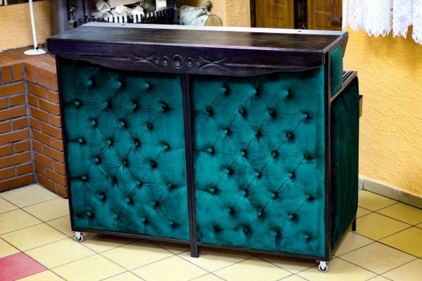 Handcrafted Barstation  #Chesterfield_velvet