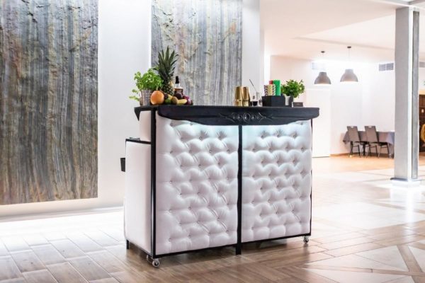 Handcrafted Barstation  #Chesterfield_leather-white (rent)